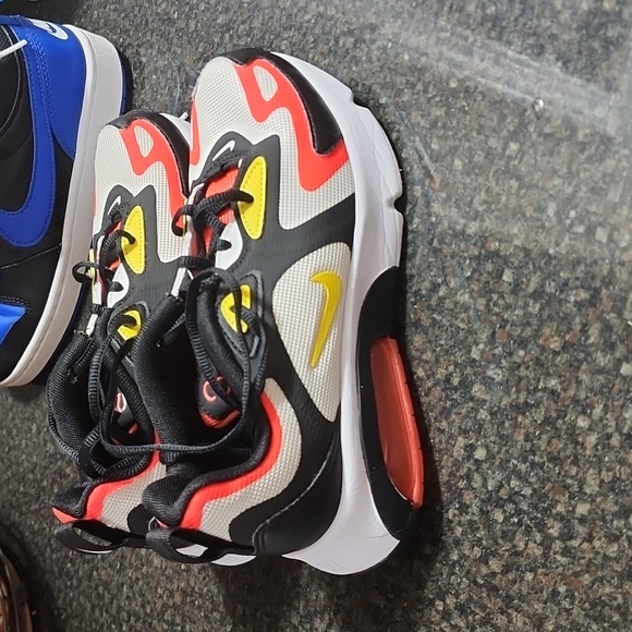 Boys size 3.5 Nike - Picture 2 of 5